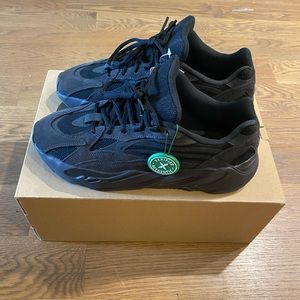 Yeezy Boost 700 V2 - Vanta